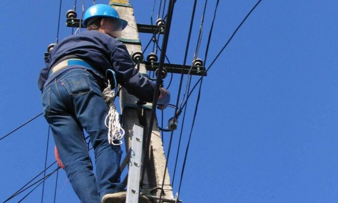 Întreruperi de energie electrică, programate în perioada 15 – 21 august, în județul Hunedoara