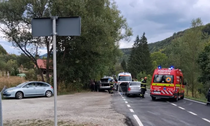 Două tinere au fost transportate la Lupeni după un accident în Câmpu lui Neag