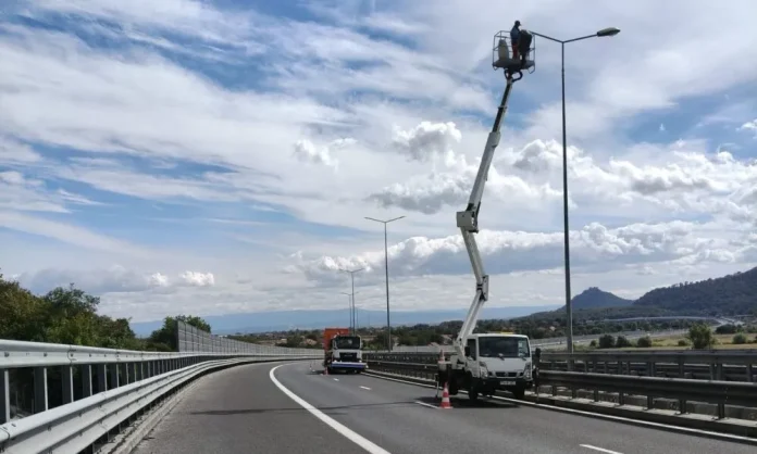 Lucrări de întreținere la iluminatul autostrăzii A1, în județul Hunedoara