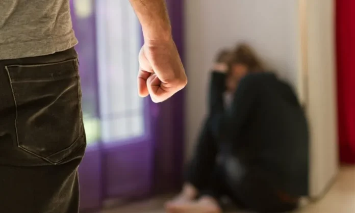 Monitorizarea electronică, dispusă în 10 cazuri de violență domestică în Hunedoara