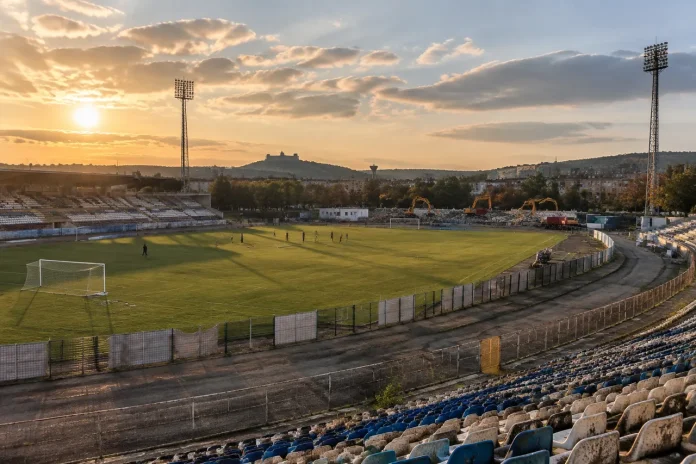 Stadionul „Corvinul” din Hunedoara va fi demolat în următoarele șase luni