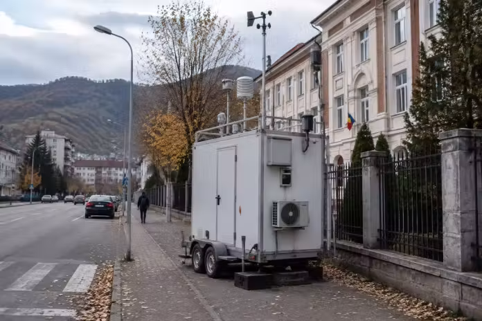 Laborator mobil pentru monitorizarea aerului, instalat la Petroșani după incendiul subteran