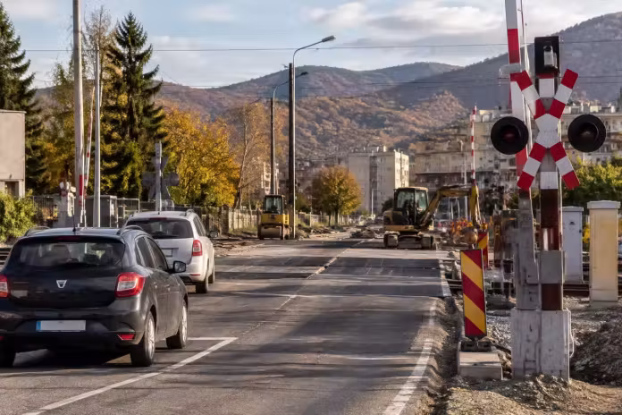 Lucrări la trecerea feroviară din Petroșani