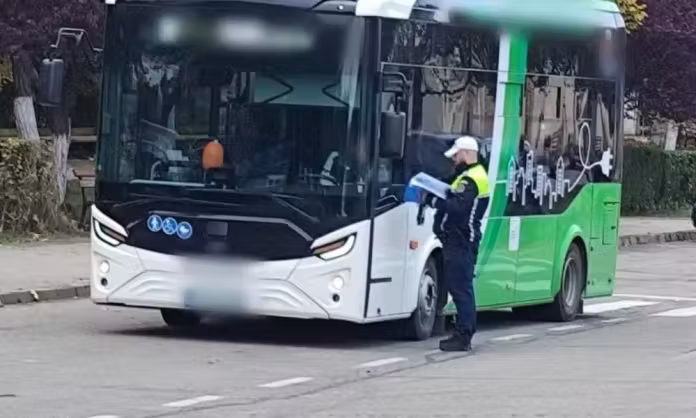 Șofer de autobuz, depistat băut la volan pe ruta Lupeni–Uricani